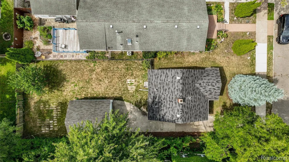 4993 Gateshead Street Grosse Pointe City, MI 48236