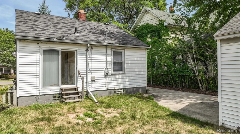 4993 Gateshead Street Grosse Pointe City, MI 48236