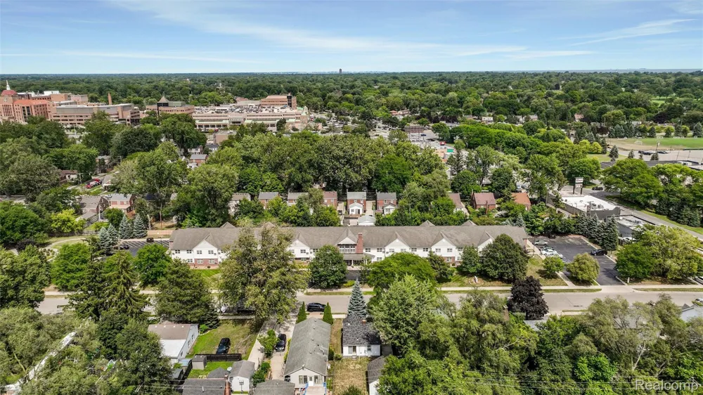 4993 Gateshead Street Grosse Pointe City, MI 48236