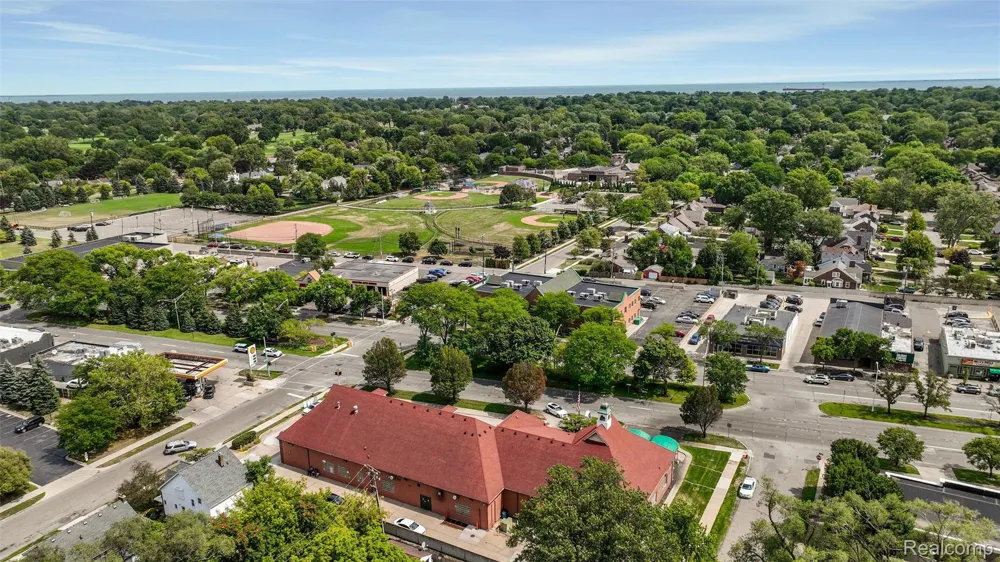 4993 Gateshead Street Grosse Pointe City, MI 48236