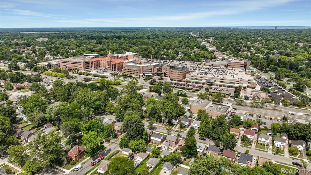 4993 Gateshead Street Grosse Pointe City, MI 48236