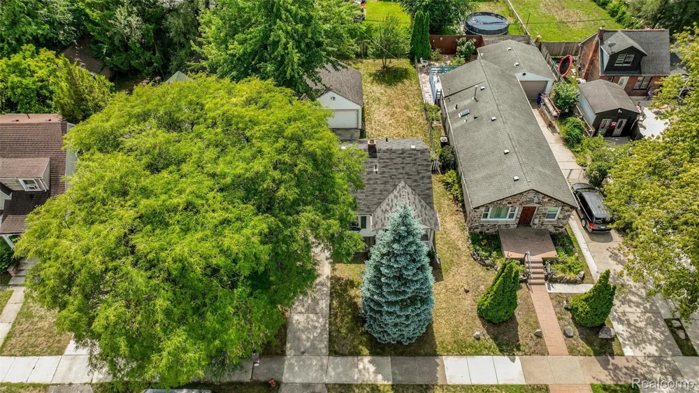 4993 Gateshead Street Grosse Pointe City, MI 48236