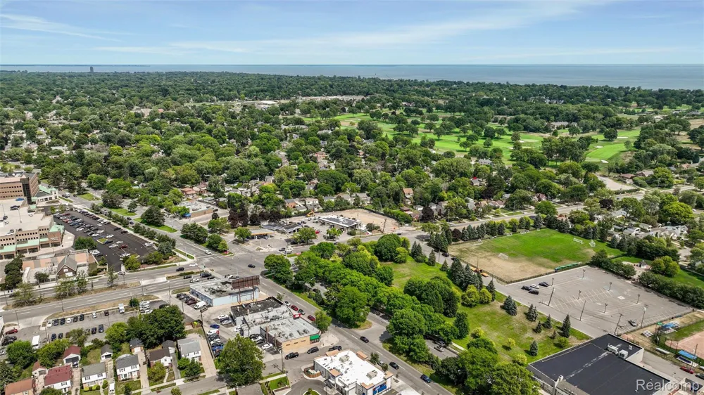 4993 Gateshead Street Grosse Pointe City, MI 48236