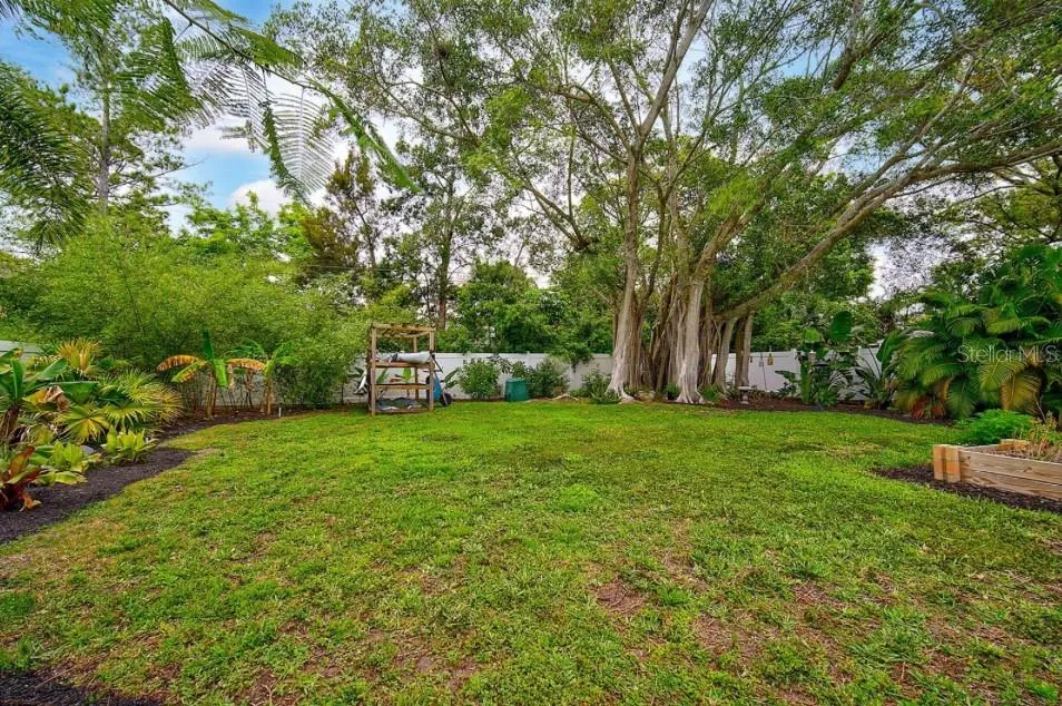 463 ACACIA DRIVE Sarasota, FL 34234