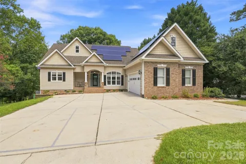 3911 Acacia Road