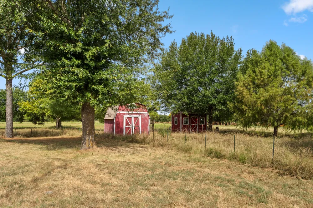 3016 County Road 4405 Commerce, TX 75428