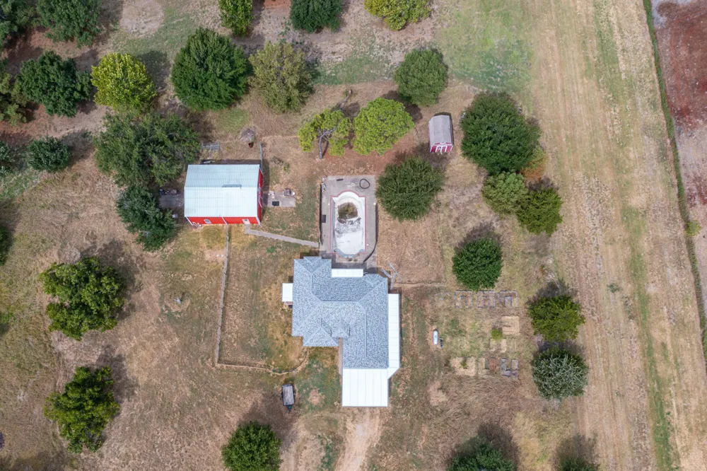 3016 County Road 4405 Commerce, TX 75428
