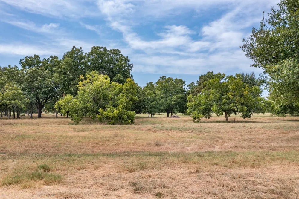 3016 County Road 4405 Commerce, TX 75428