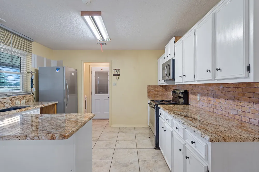 3016 County Road 4405 Commerce, TX 75428