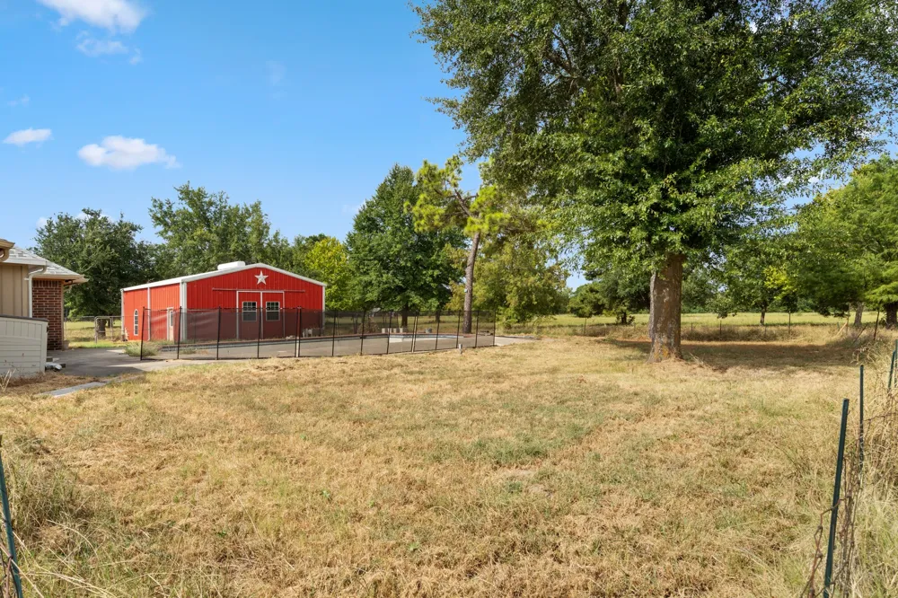 3016 County Road 4405 Commerce, TX 75428