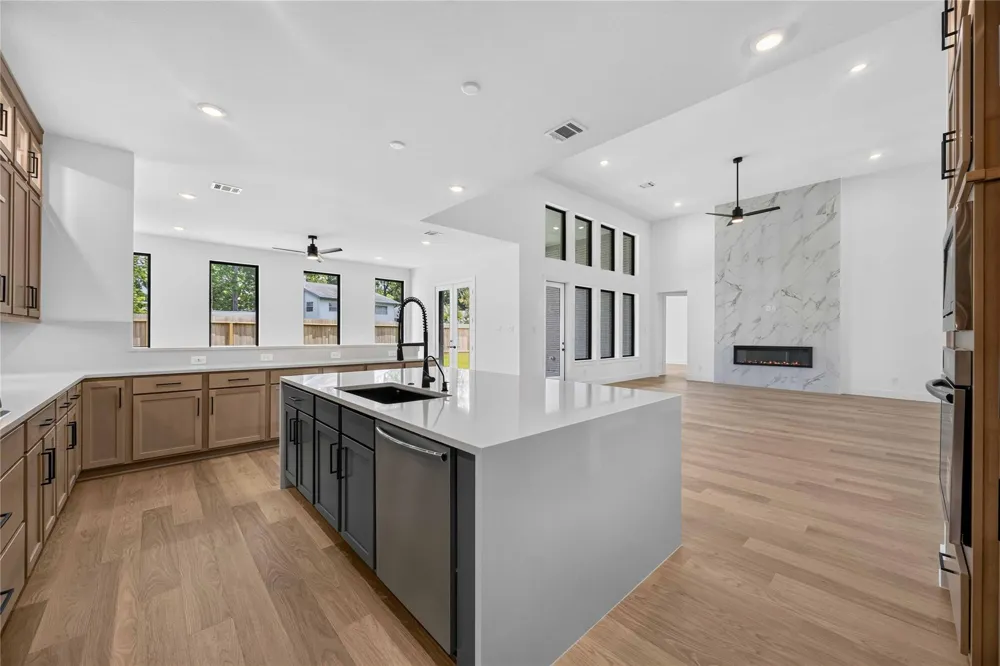 2505 Barton Creek Trail Dr Friendswood, TX 77546