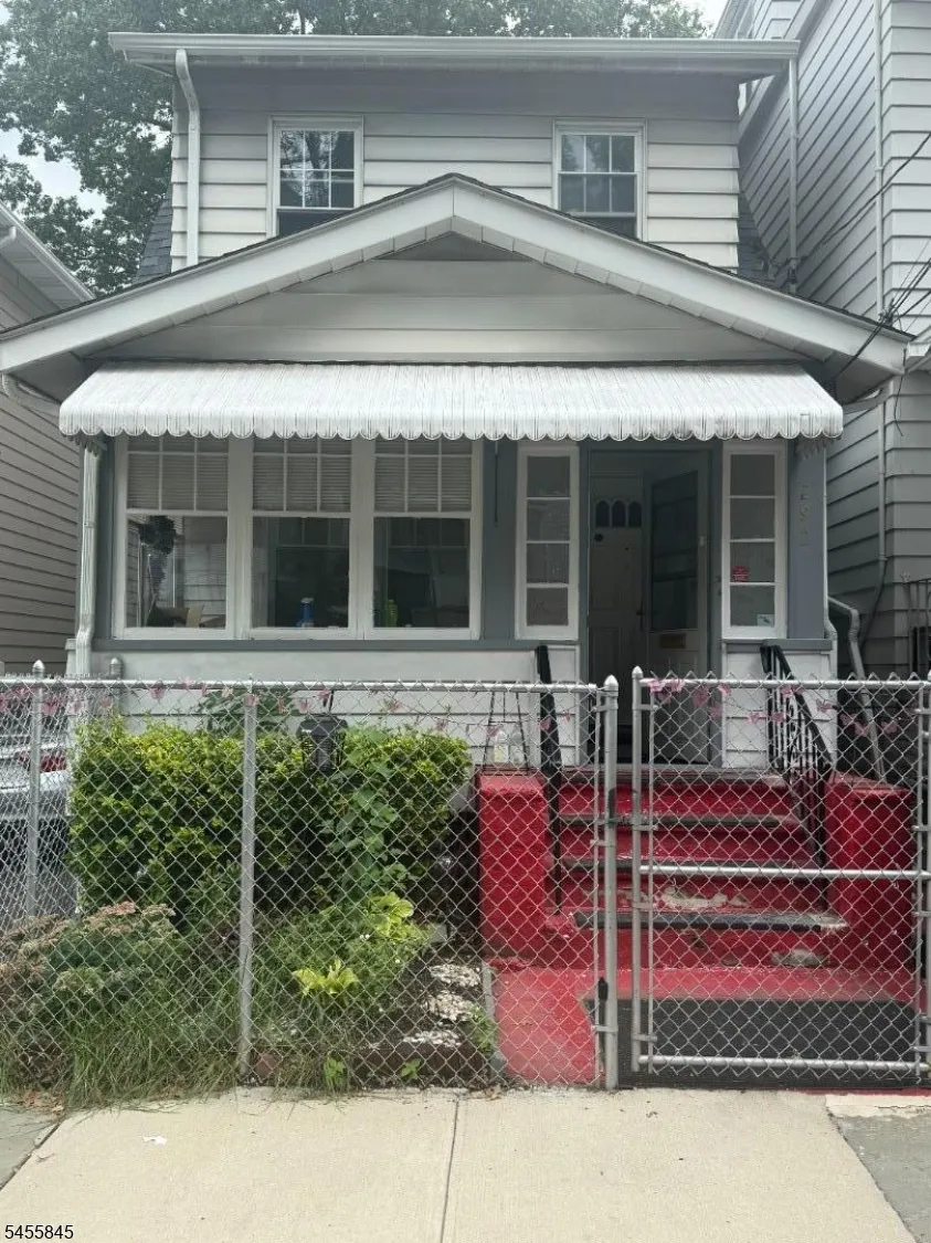 292 Smith St Newark City, NJ 07106