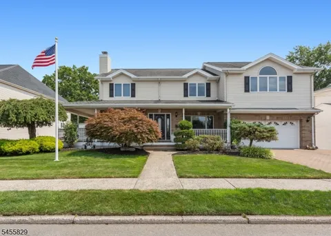 26 Mount Cedar Ave