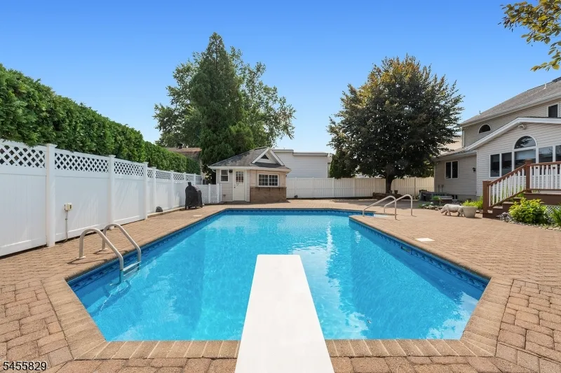 26 Mount Cedar Ave Wallington, NJ 07057