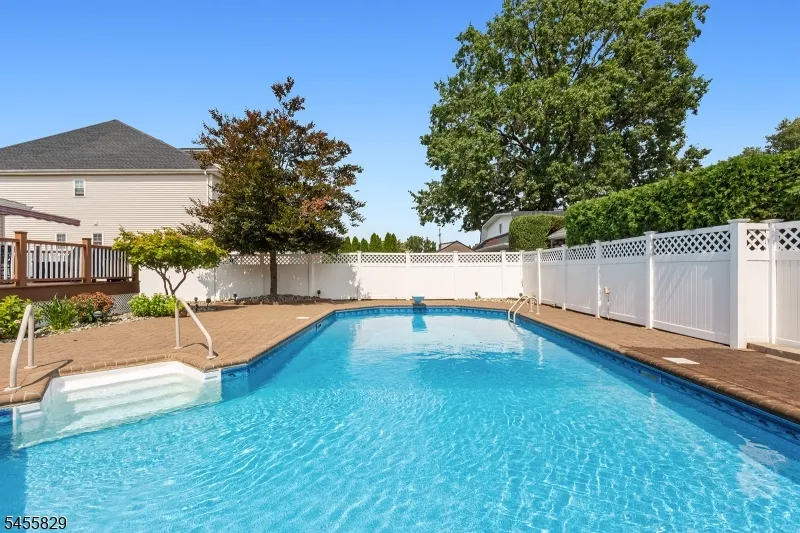 26 Mount Cedar Ave Wallington, NJ 07057