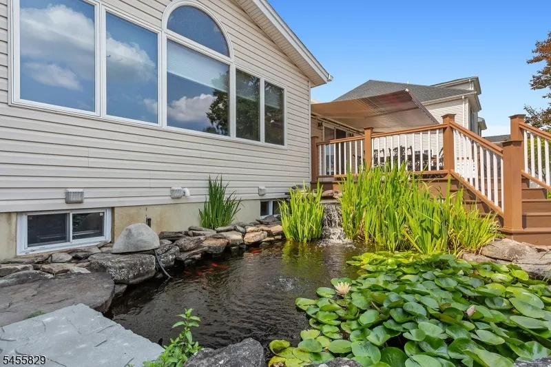 26 Mount Cedar Ave Wallington, NJ 07057