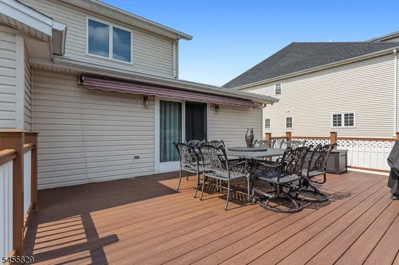 26 Mount Cedar Ave Wallington, NJ 07057