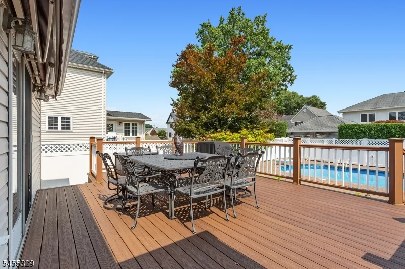 26 Mount Cedar Ave Wallington, NJ 07057