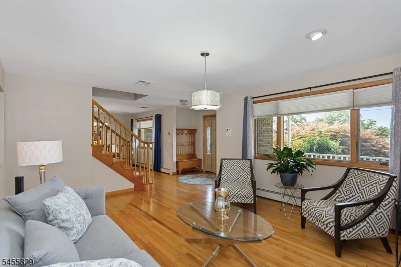 26 Mount Cedar Ave Wallington, NJ 07057