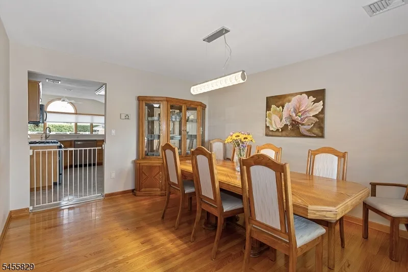 26 Mount Cedar Ave Wallington, NJ 07057