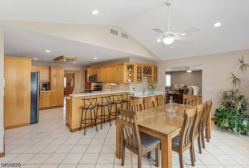 26 Mount Cedar Ave Wallington, NJ 07057
