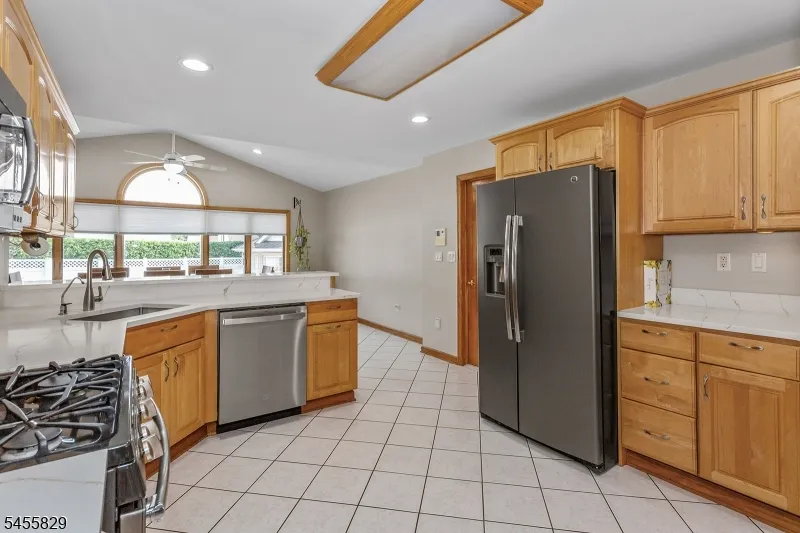 26 Mount Cedar Ave Wallington, NJ 07057
