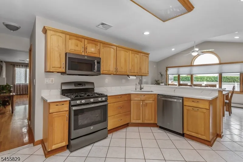 26 Mount Cedar Ave Wallington, NJ 07057
