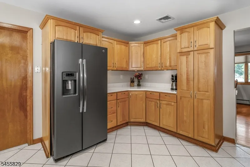 26 Mount Cedar Ave Wallington, NJ 07057