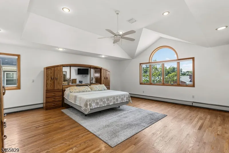 26 Mount Cedar Ave Wallington, NJ 07057