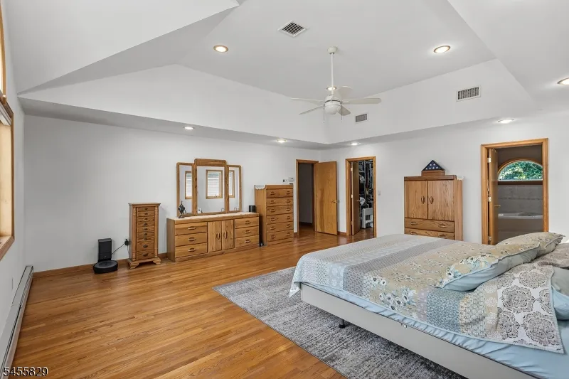 26 Mount Cedar Ave Wallington, NJ 07057