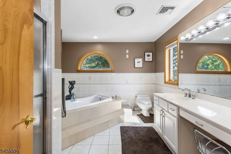 26 Mount Cedar Ave Wallington, NJ 07057