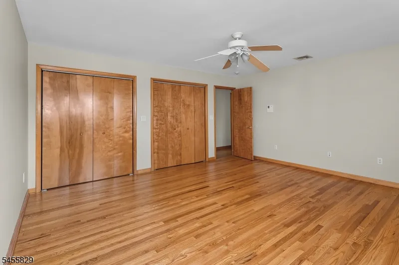 26 Mount Cedar Ave Wallington, NJ 07057