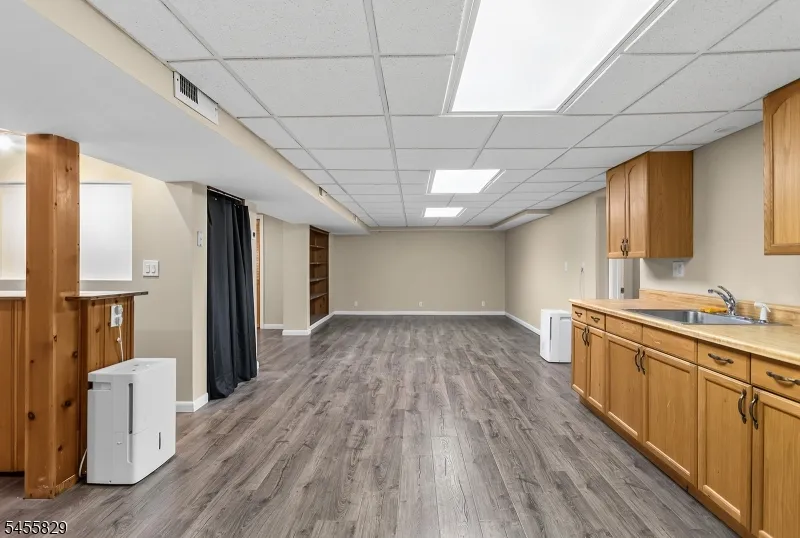 26 Mount Cedar Ave Wallington, NJ 07057