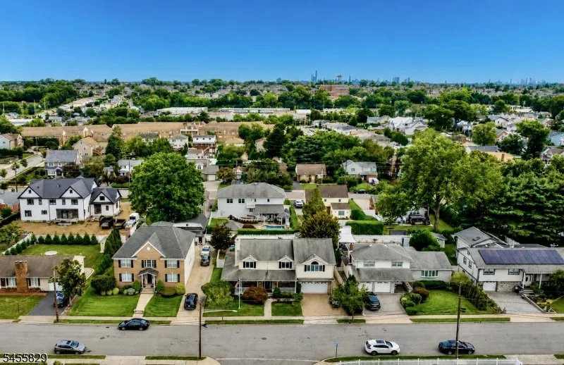 26 Mount Cedar Ave Wallington, NJ 07057