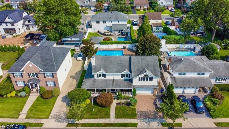 26 Mount Cedar Ave Wallington, NJ 07057