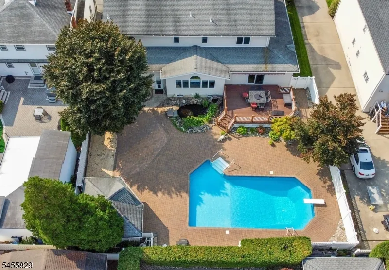 26 Mount Cedar Ave Wallington, NJ 07057