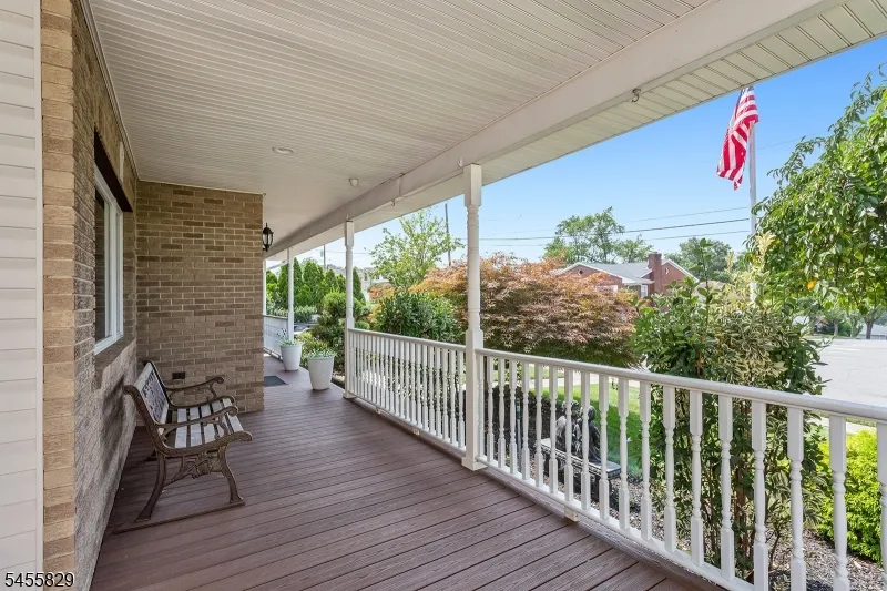 26 Mount Cedar Ave Wallington, NJ 07057