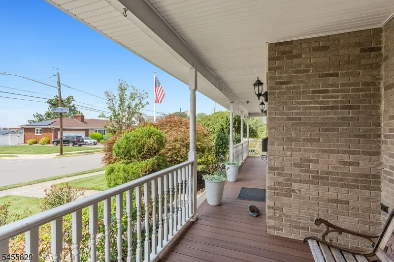 26 Mount Cedar Ave Wallington, NJ 07057