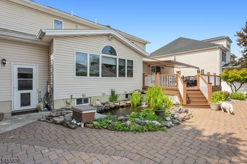 26 Mount Cedar Ave Wallington, NJ 07057