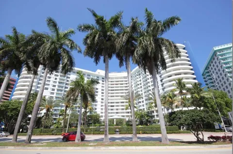 5161 Collins Ave #815