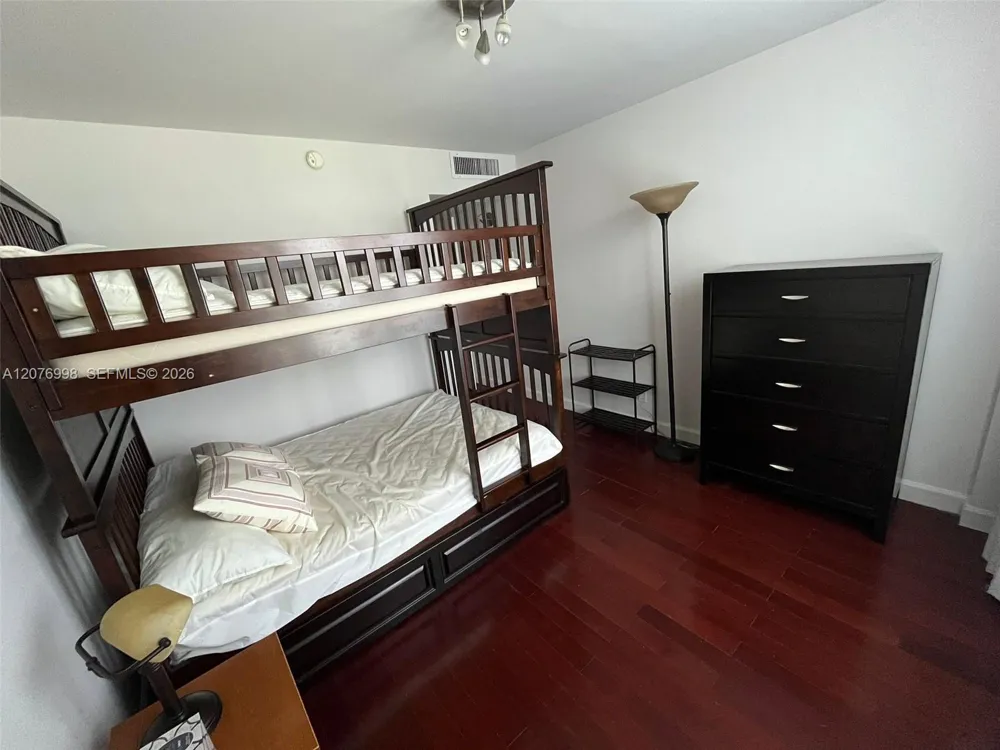 5161 Collins Ave #815 Miami Beach, FL 33140