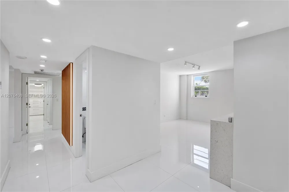 90 Edgewater Dr #104 Coral Gables, FL 33133