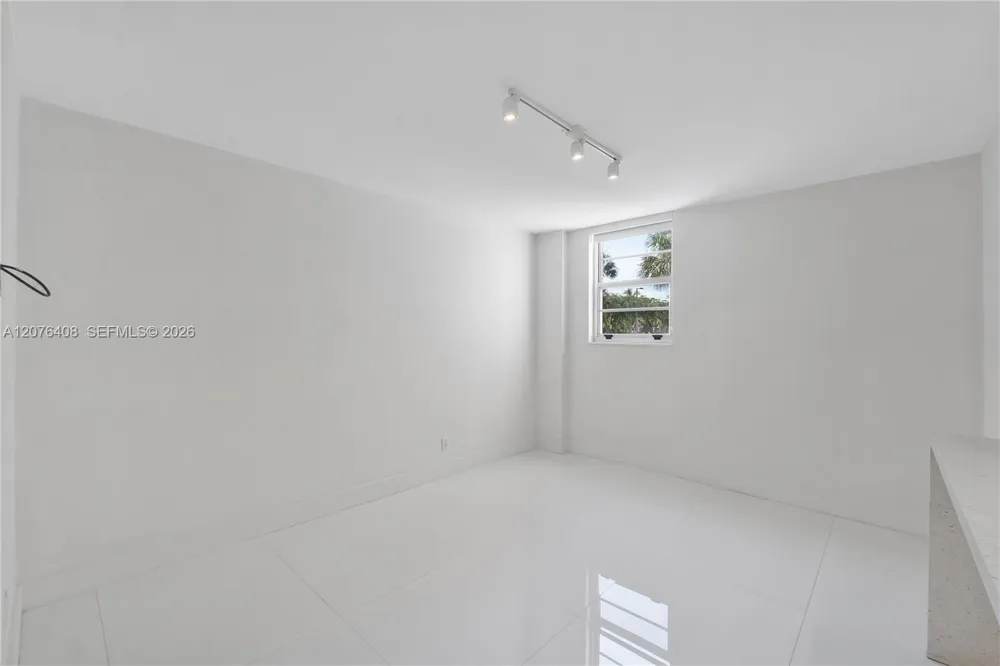90 Edgewater Dr #104 Coral Gables, FL 33133