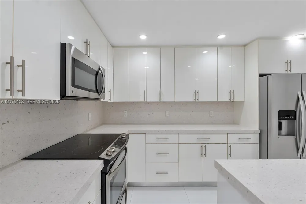 90 Edgewater Dr #104 Coral Gables, FL 33133