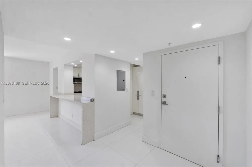 90 Edgewater Dr #104 Coral Gables, FL 33133