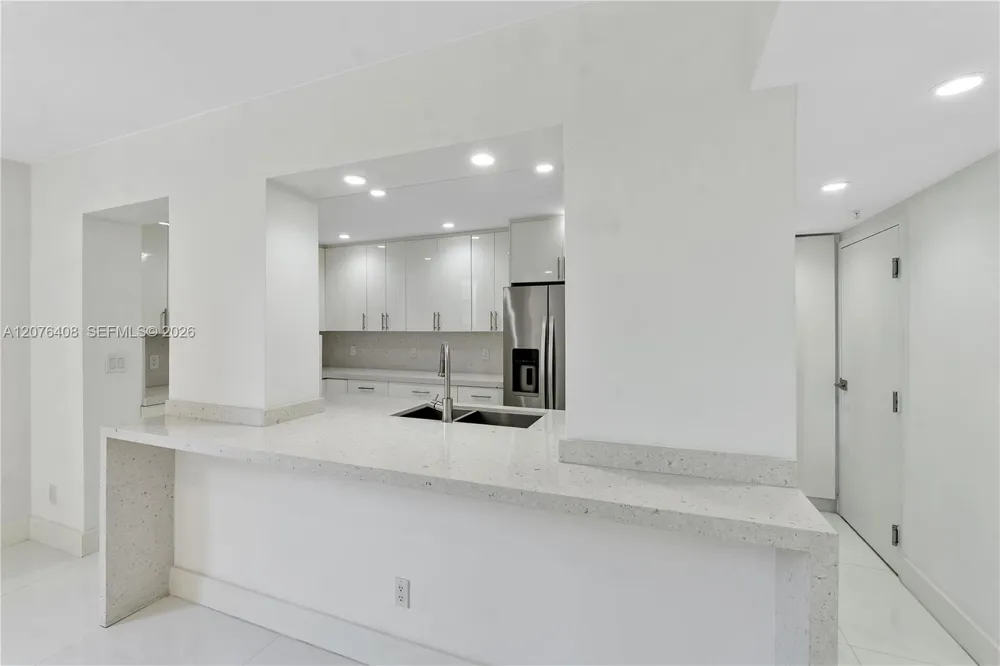 90 Edgewater Dr #104 Coral Gables, FL 33133