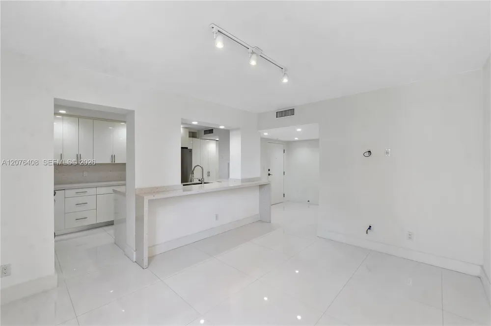90 Edgewater Dr #104 Coral Gables, FL 33133