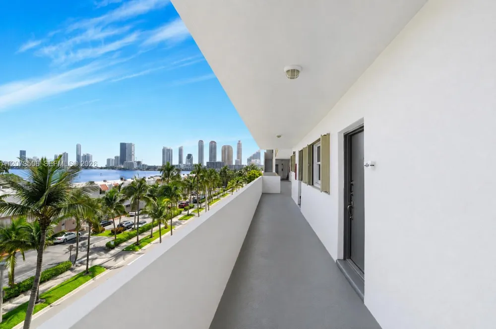 3770 NE 171st St #504 North Miami Beach, FL 33160