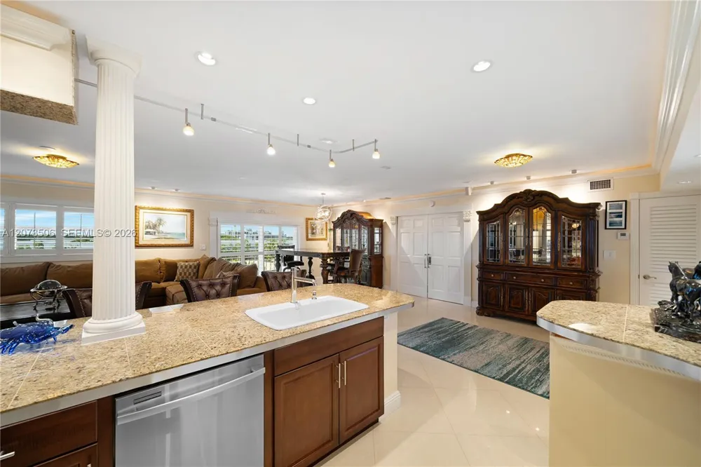 3770 NE 171st St #504 North Miami Beach, FL 33160
