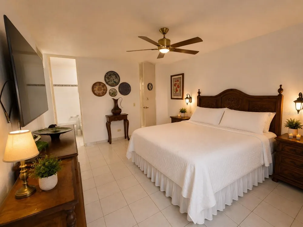 6400 AV. ISLA VERDE #4J Carolina, PR 00979